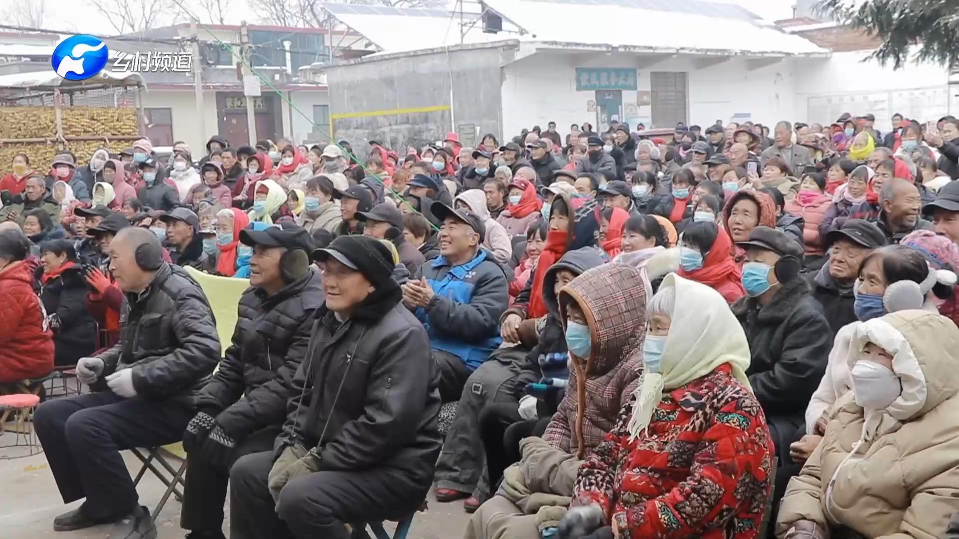 林州市：反哺家乡献爱心 邀请乡亲看大戏
