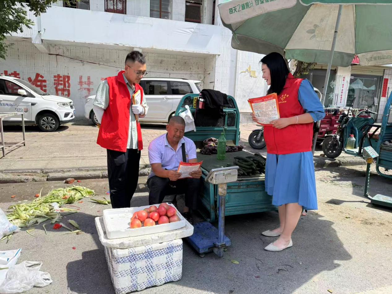 汝南：禁毒宣传进集市 全民防毒共参与