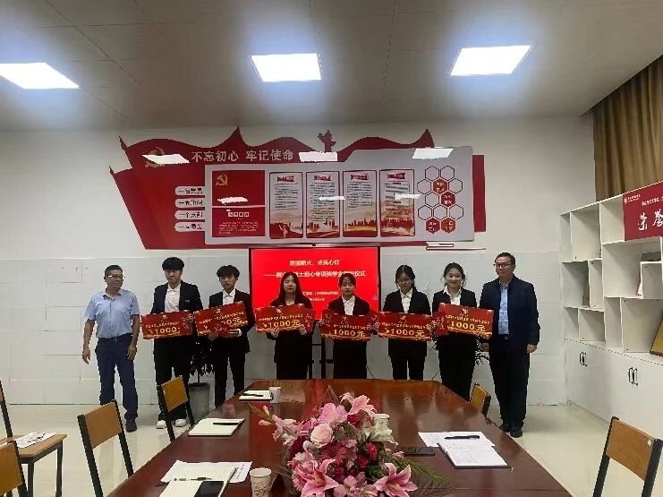 立德树人初心不改 助学兴教使命在肩—食品与化工学院隆重举行解金辉博士爱心专项奖学金颁发仪式